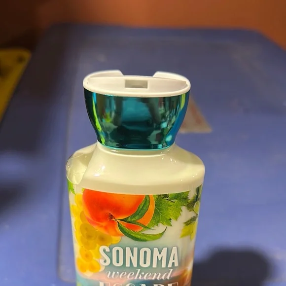 Bath & Body Works Sonoma Weekend Escape Lotion - Green, White, Orange - Picture 3 of 3